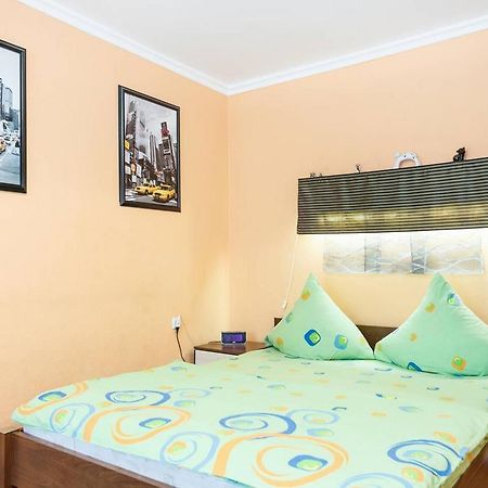Apartment On Sobornyi Avenue 143 Near Intourist Hotel Zaporizhia Buitenkant foto