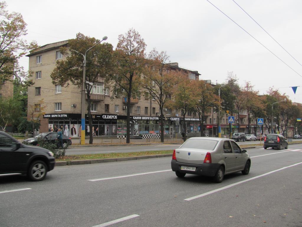 Apartment On Sobornyi Avenue 143 Near Intourist Hotel Zaporizhia Buitenkant foto
