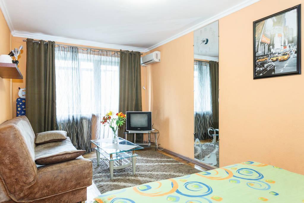 Apartment On Sobornyi Avenue 143 Near Intourist Hotel Zaporizhia Buitenkant foto