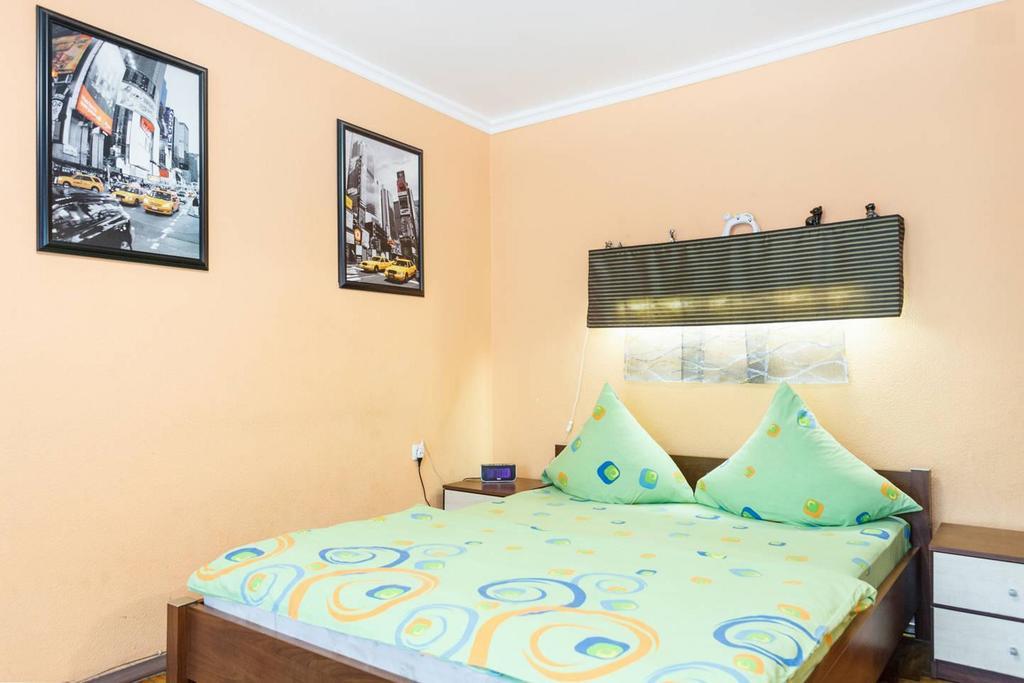 Apartment On Sobornyi Avenue 143 Near Intourist Hotel Zaporizhia Buitenkant foto